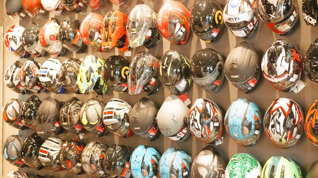 Close-up of the helmet wall at Bikester Global Mira Road
